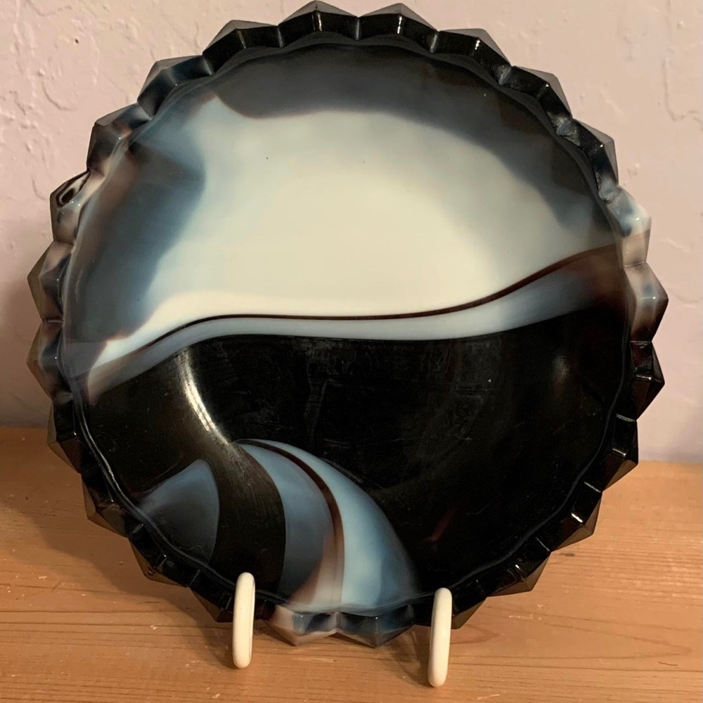 Late 1800’s Black & White Slag Glass Candy Dish with tones of purple and blue - Picture 2 of 8